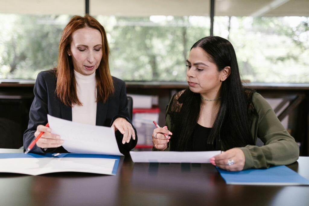 Two ladies discussing how to register an offshore company in the UAE.