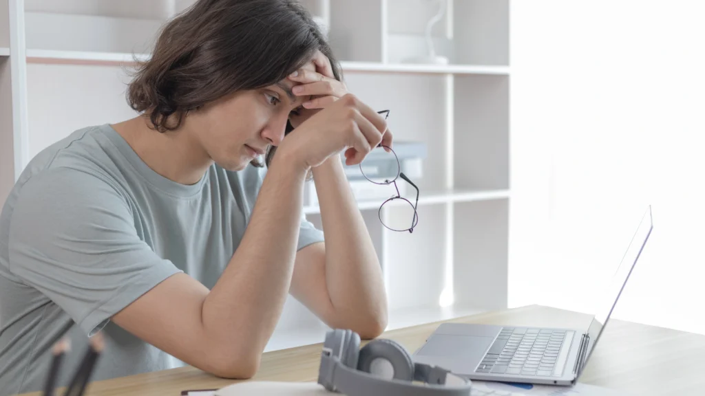 a woman having trouble because of work